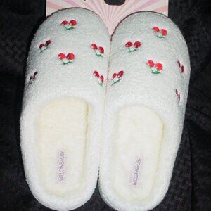 WILLOW & RUBY NWT Cherry Ivory Slippers Size L 9/10